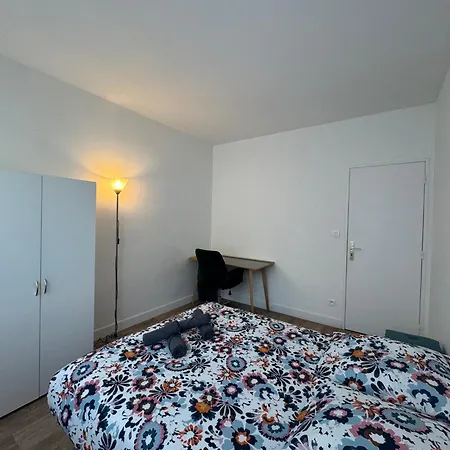 De Gaulle - Parade 24h - Parking - 6 Pers *