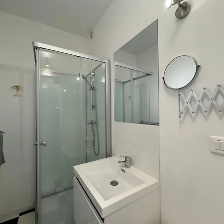 De Gaulle - Parade 24h - Parking - 6 Pers 公寓