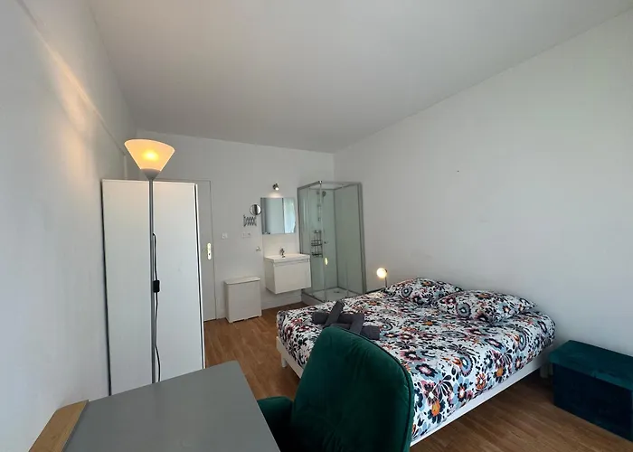 De Gaulle - Parade 24h - Parking - 6 Pers 르망